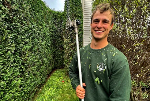 Joey Pouliot, propriétaire de Turcotte Service d’Arbres, qui sourit.