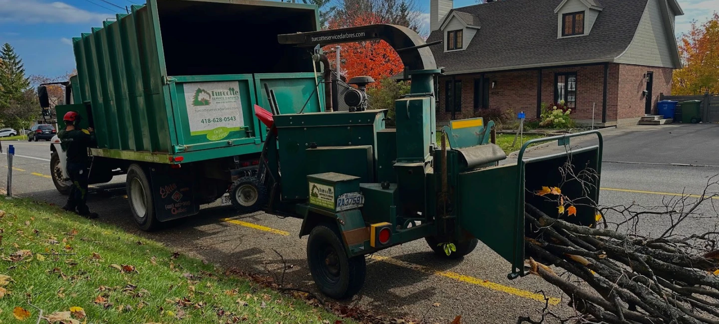 Équipements de déchiquetage en fonction de Turcotte Service d’Arbres.